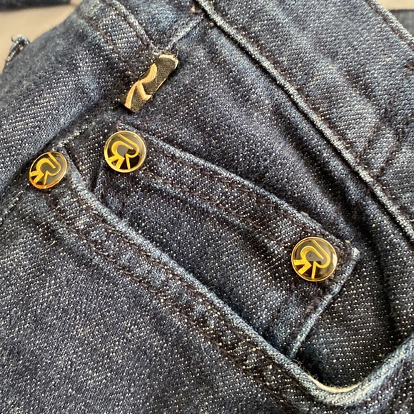 Rock & Republic jeans size 26 with rhinestones in the back with the letter R - Picture 9 of 10